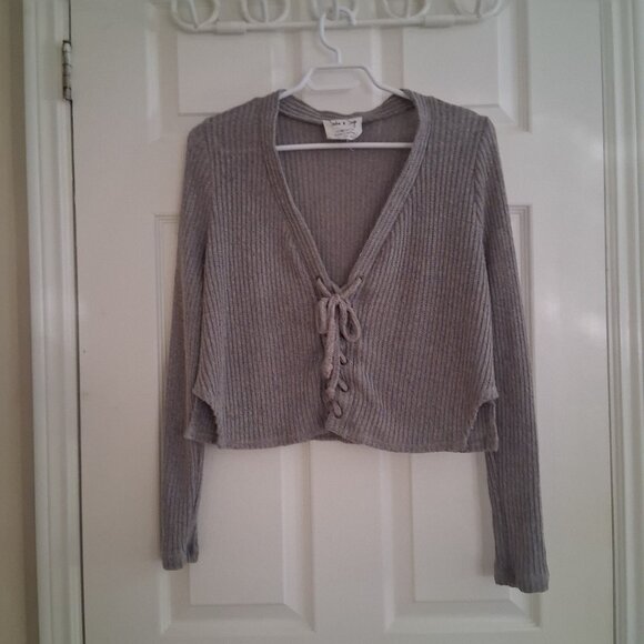 Sadie & Sage Women's Size Medium Gray Light Knit Tie Front Cropped Sweater - Picture 2 of 12